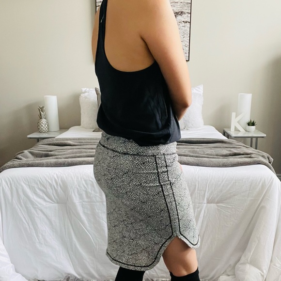 LULULEMON City Skirt Floral Dahlia Pattern Tube Skirt (Black + White, Size: 4) - Picture 5 of 15
